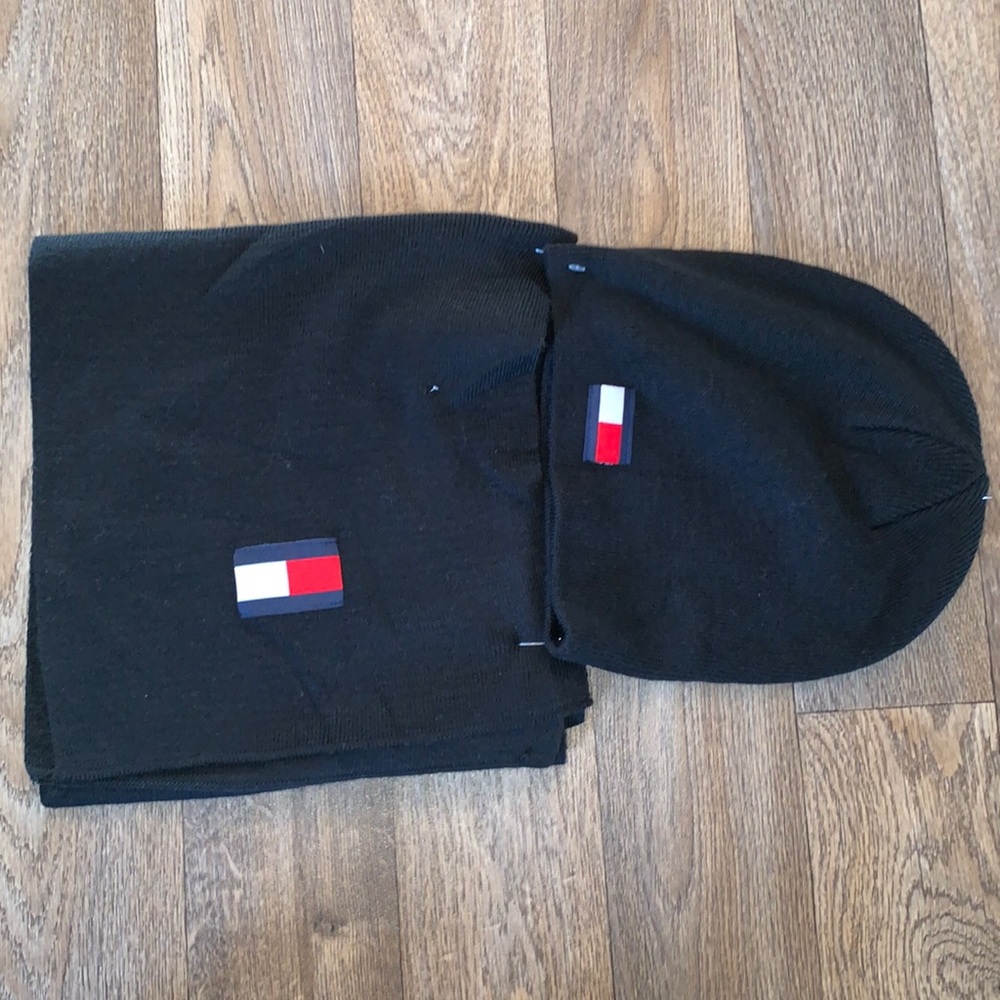 Tommy Hilfiger Logo OSFA Black Knit Beanie & Scarf New w.out tags